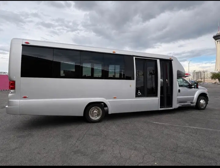 2016 Ford F-550 Shuttle Bus