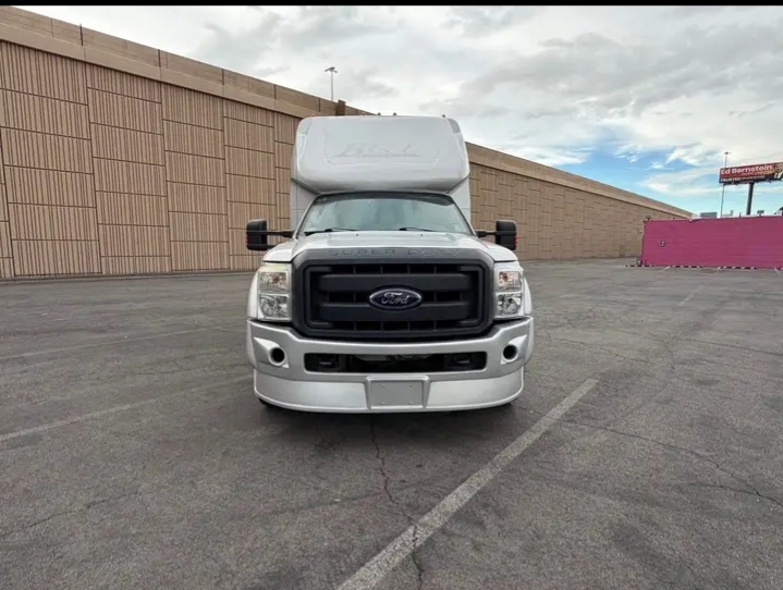 2016 Ford F-550 Shuttle Bus