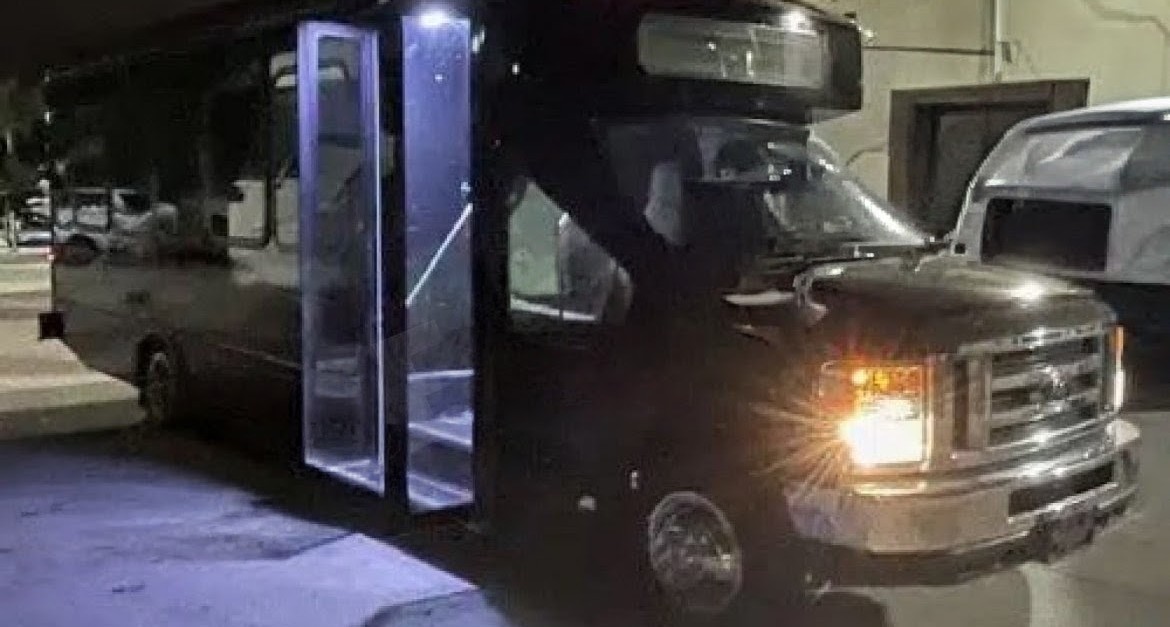 2017 Ford -Limo Bus