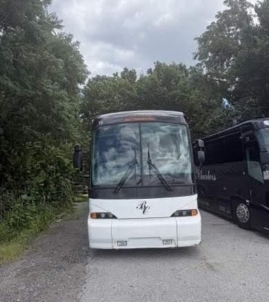 Luxury 2010 MCI J4500 56-Passenger Motorcoach