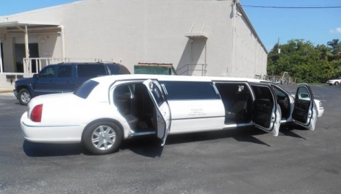 2011 Lincoln Town Car Stretch Limousine