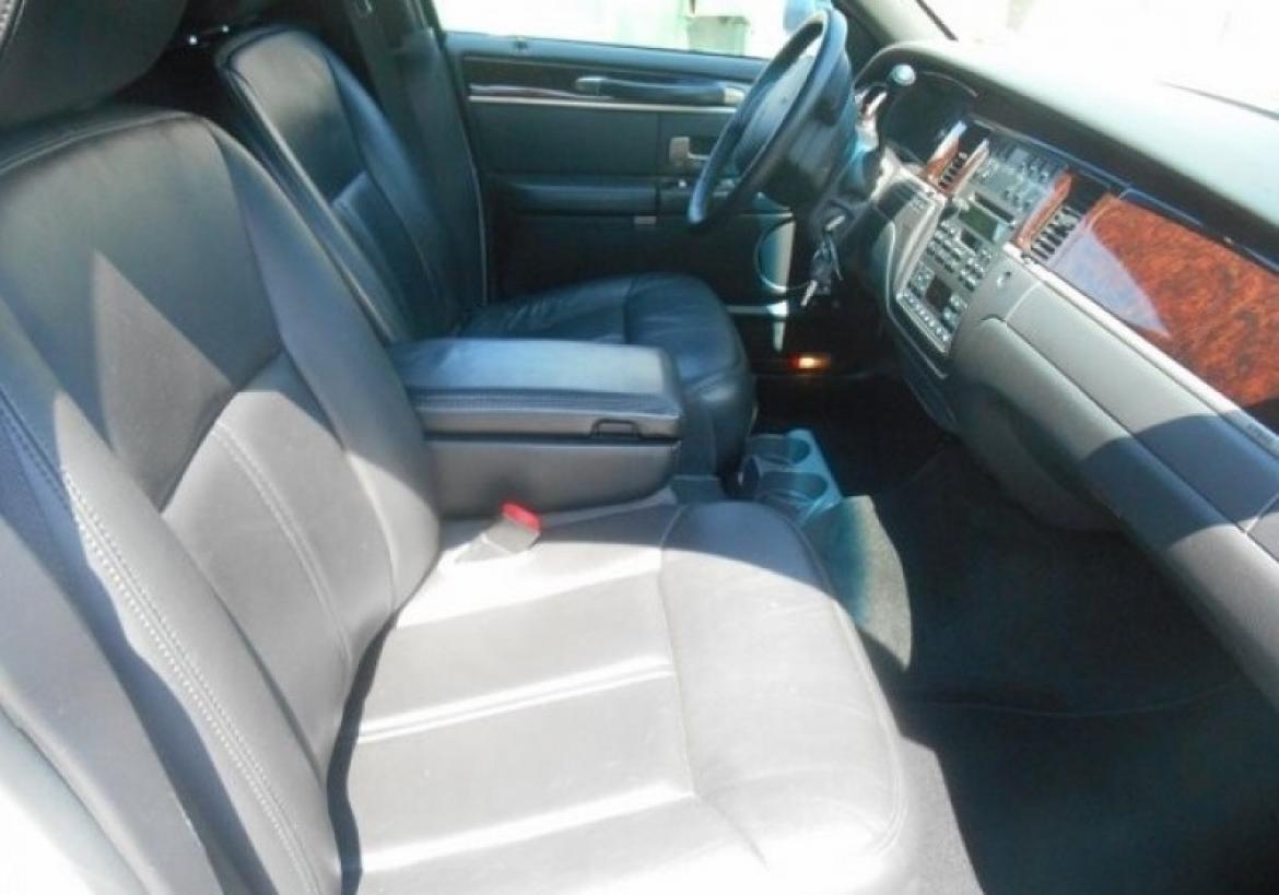 2011 Lincoln Town Car Stretch Limousine