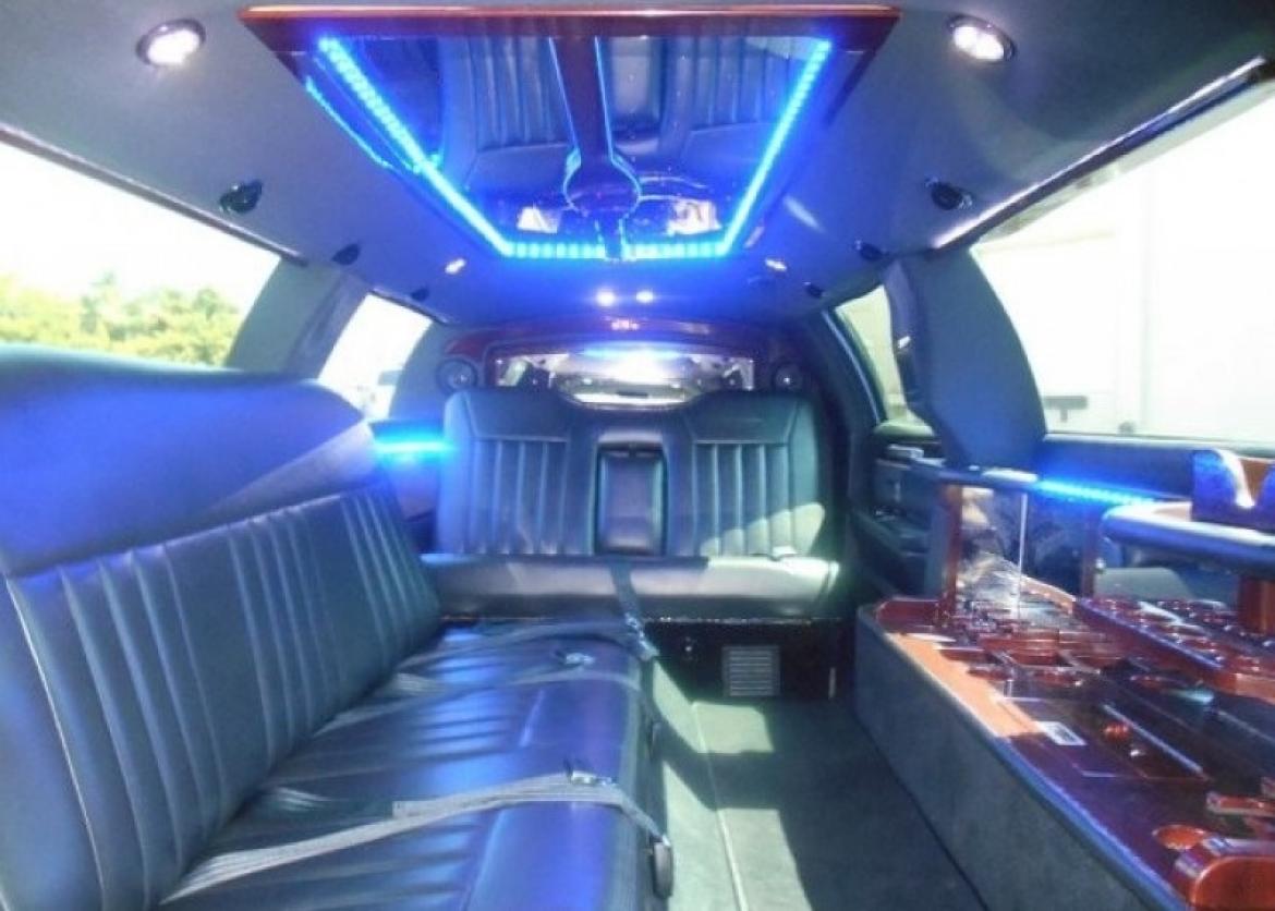 2011 Lincoln Town Car Stretch Limousine