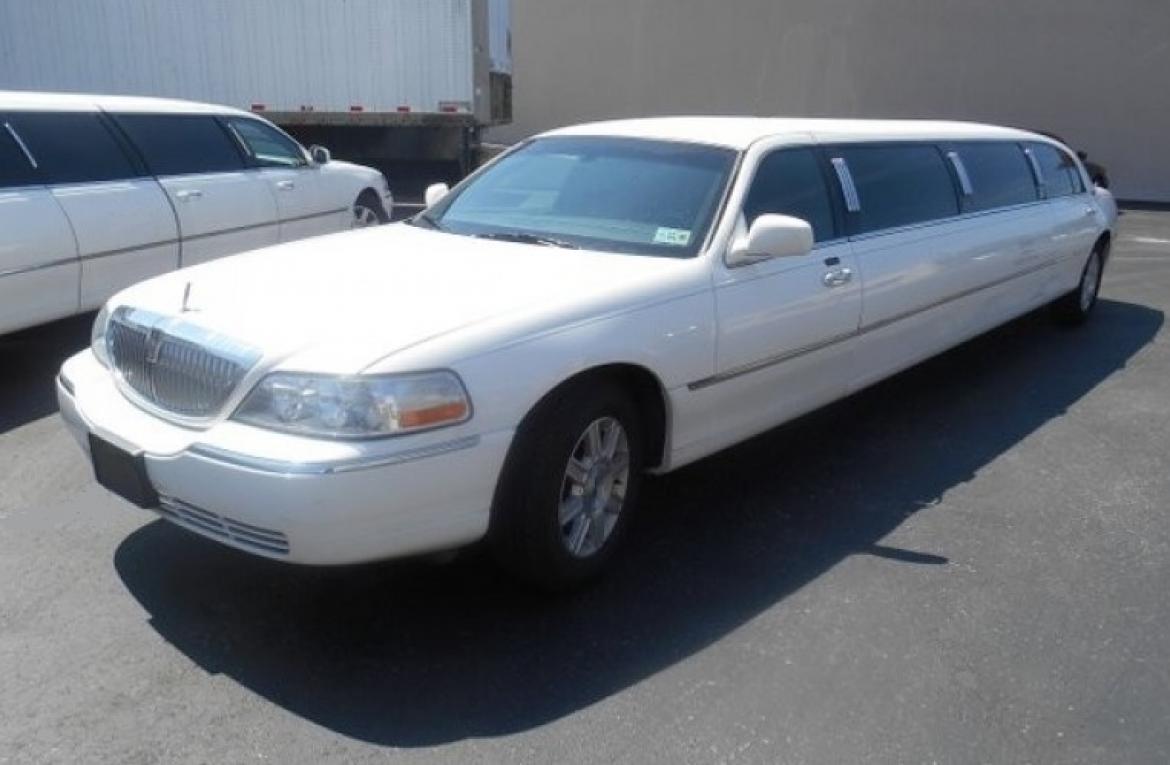 2011 Lincoln Town Car Stretch Limousine