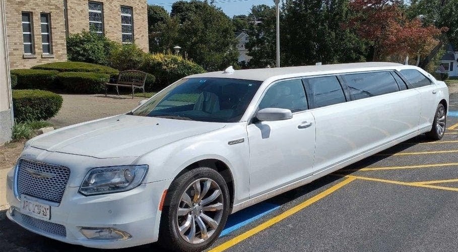 2019 Chrysler 300 Extended Limousine