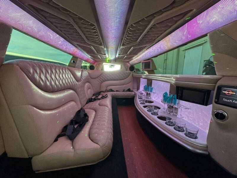 2015 Chrysler 300 – Luxury Limo