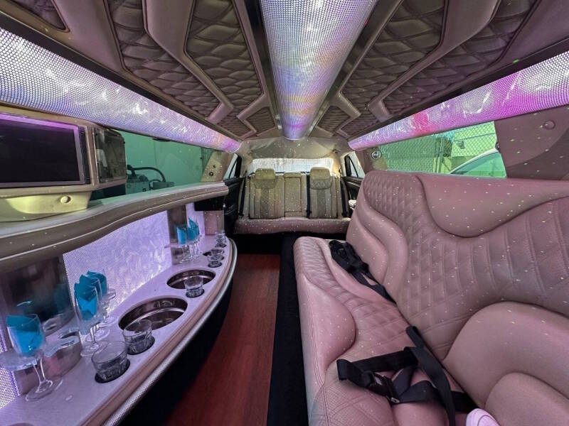 2015 Chrysler 300 – Luxury Limo