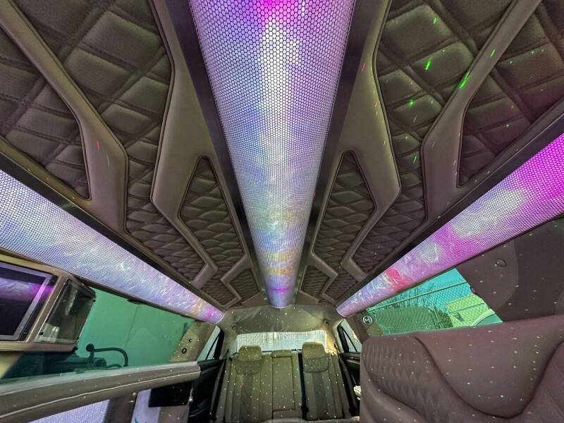2015 Chrysler 300 – Luxury Limo