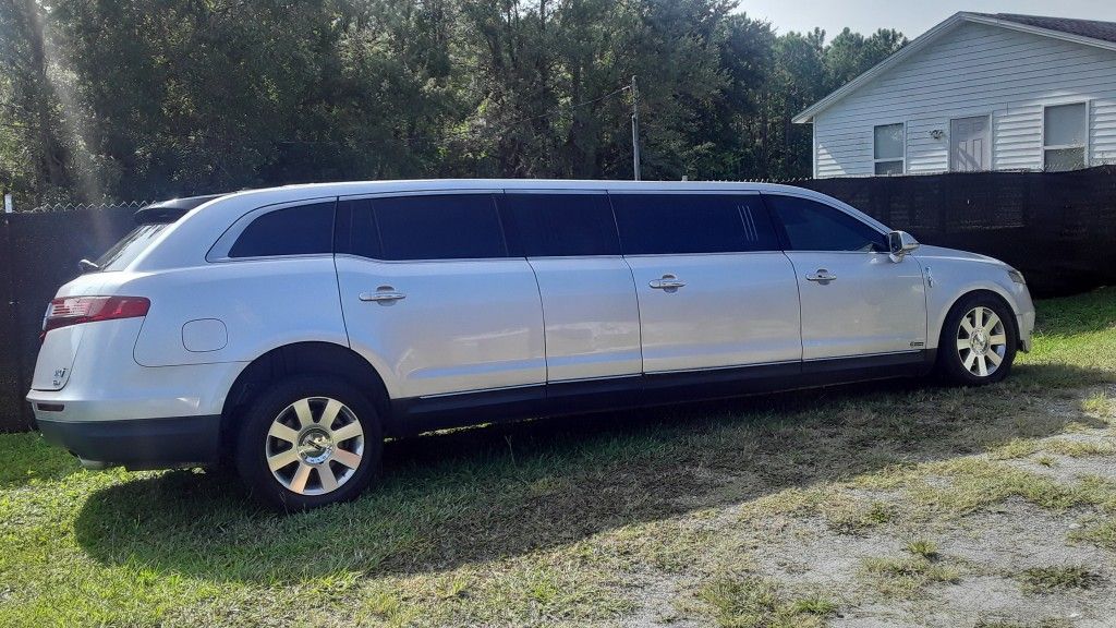 2014 Lincoln MKT Stretch Limo