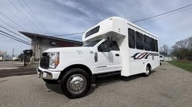 2018 Ford F450 16-Passenger Shuttle – Reliable & Versatile