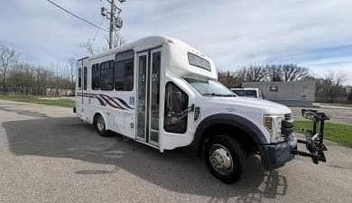 2018 Ford F450 16-Passenger Shuttle – Reliable & Versatile