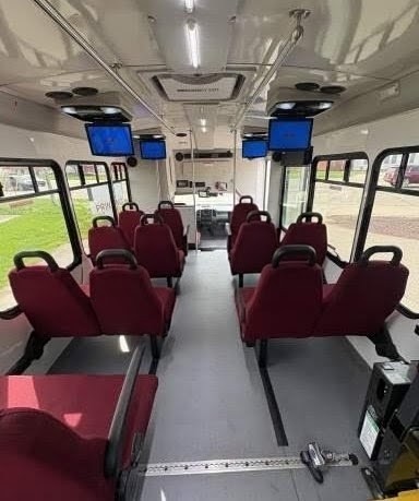 2018 Ford F450 16-Passenger Shuttle – Reliable & Versatile