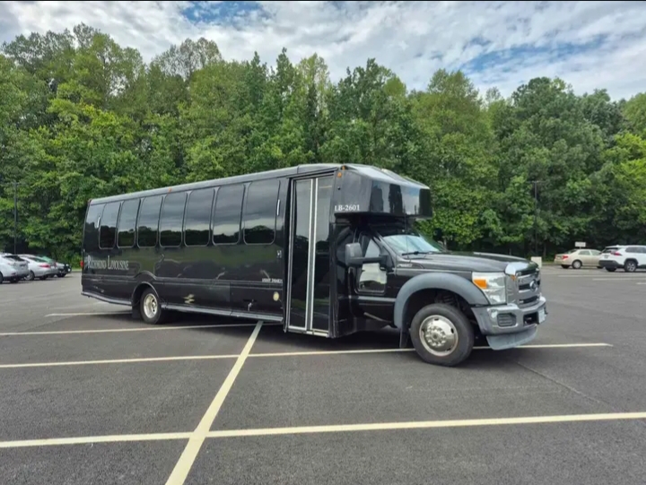 2015 Ford F-550 Limo Bus