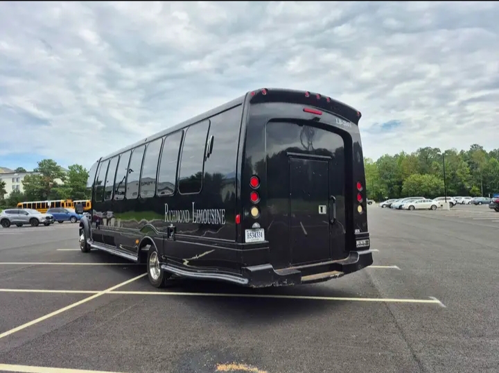 2015 Ford F-550 Limo Bus
