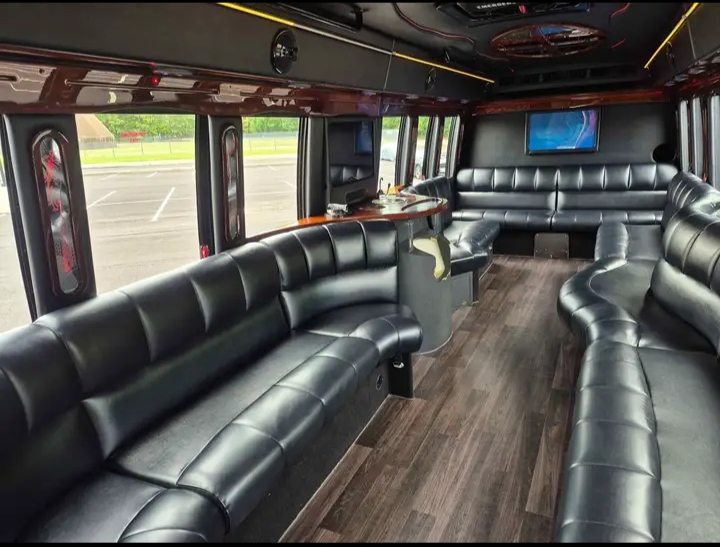 2015 Ford F-550 Limo Bus