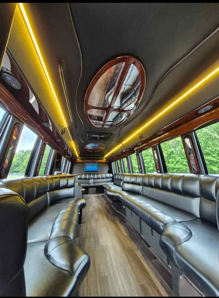 2015 Ford F-550 Limo Bus