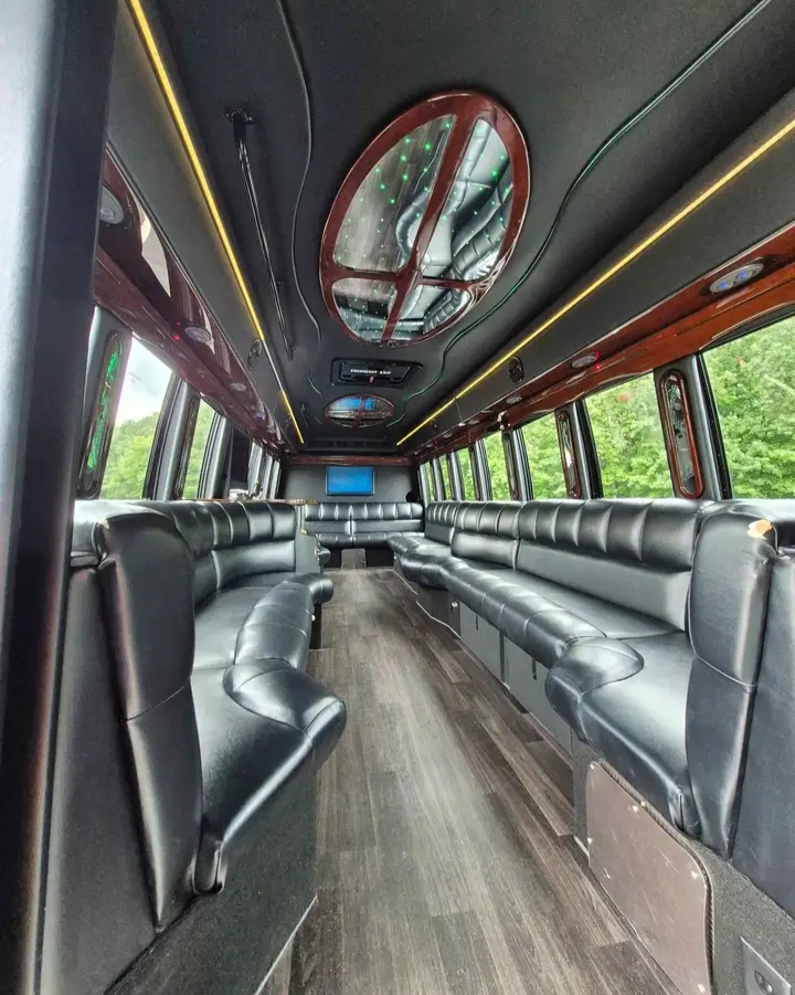 2015 Ford F-550 Limo Bus