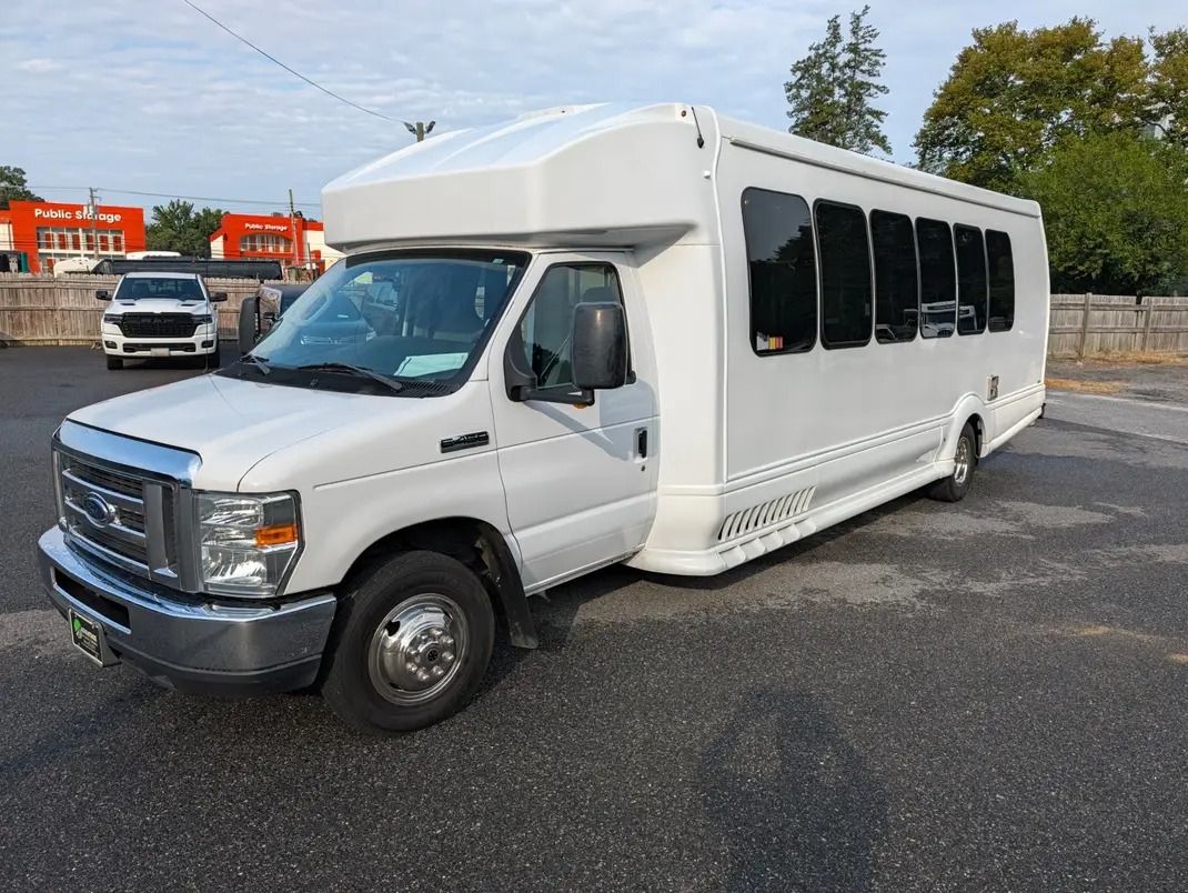 Reliable 2017 Ford E450 Turtle Top 23-Passenger Shuttle Bus