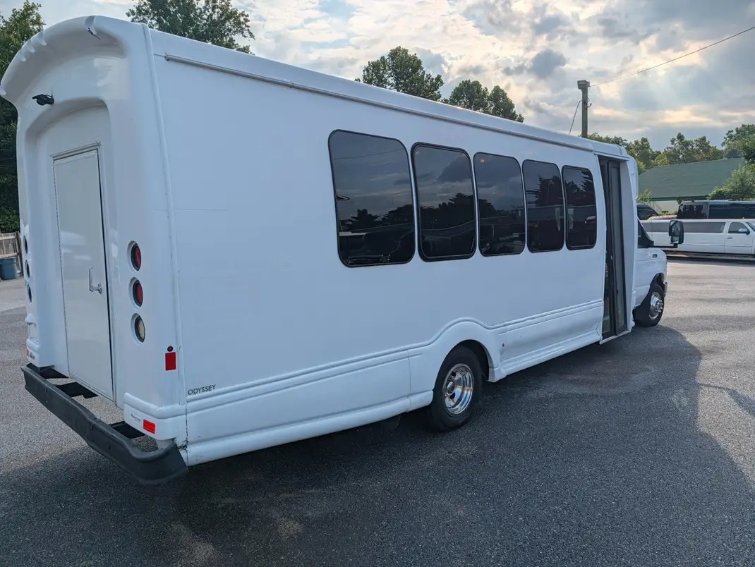 Reliable 2017 Ford E450 Turtle Top 23-Passenger Shuttle Bus