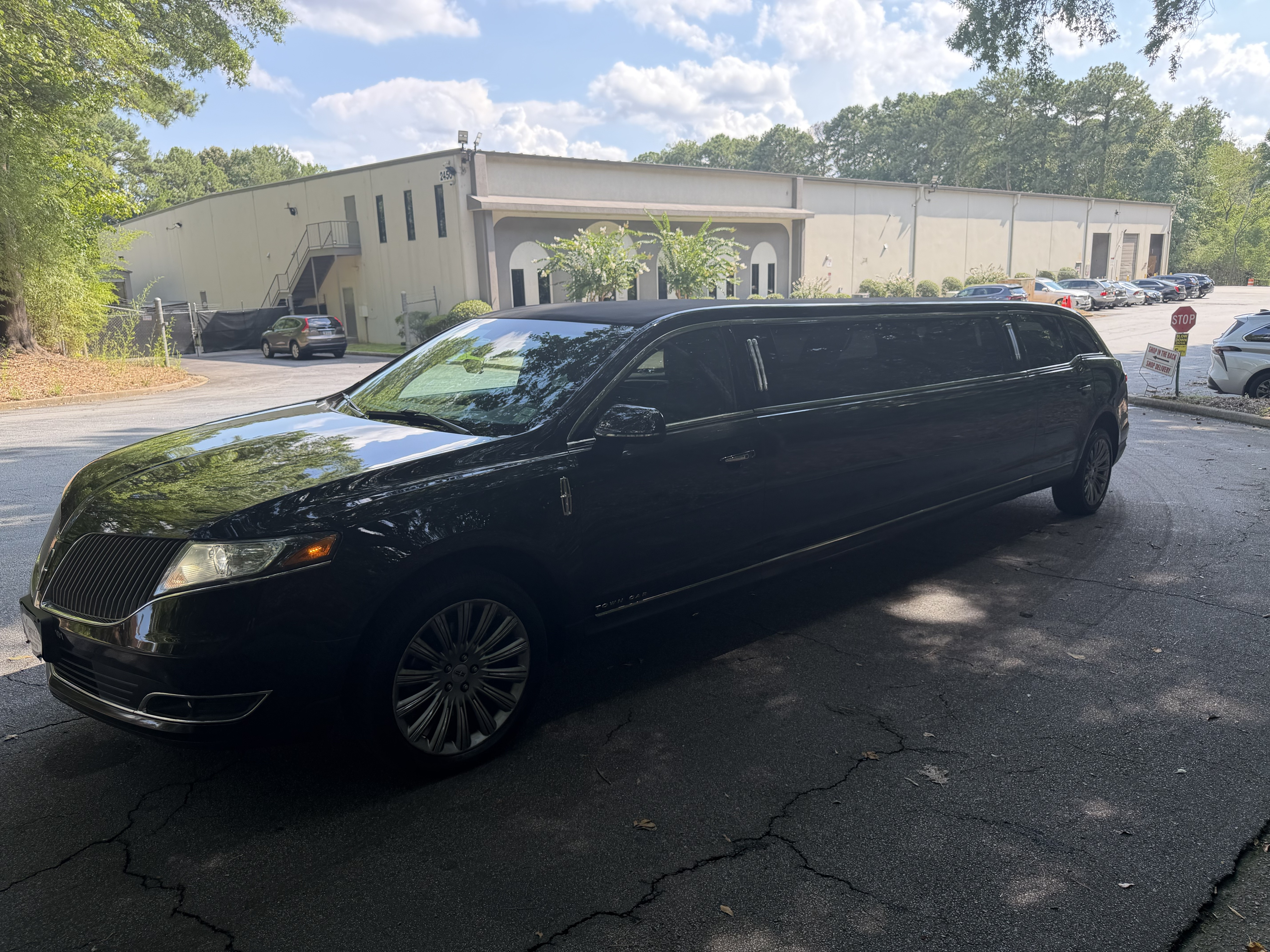 2014 Lincoln MKT Stretch Limo