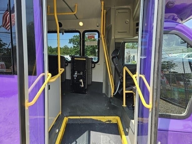 2015 Chevrolet Express 4500 Wheelchair-Accessible Bus