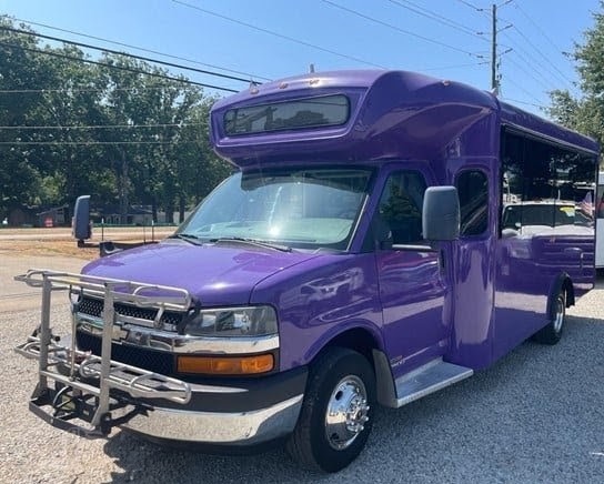 2015 Chevrolet Express 4500 Wheelchair-Accessible Bus