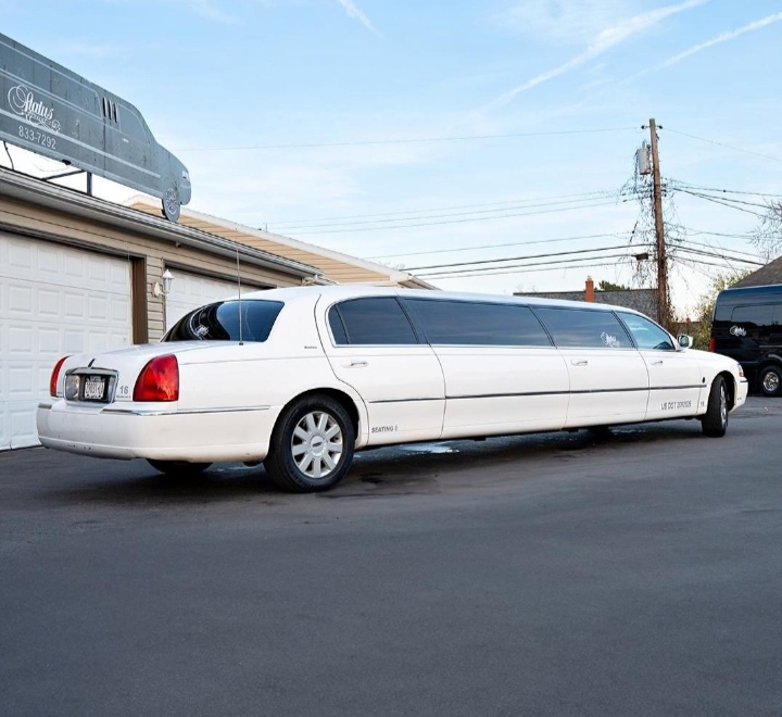 2007 Lincoln Town Car Limousine