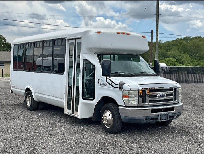 2013 Ford E-450 Shuttle Bus