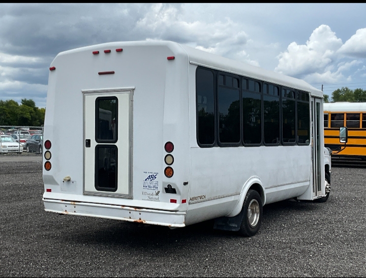 2013 Ford E-450 Shuttle Bus