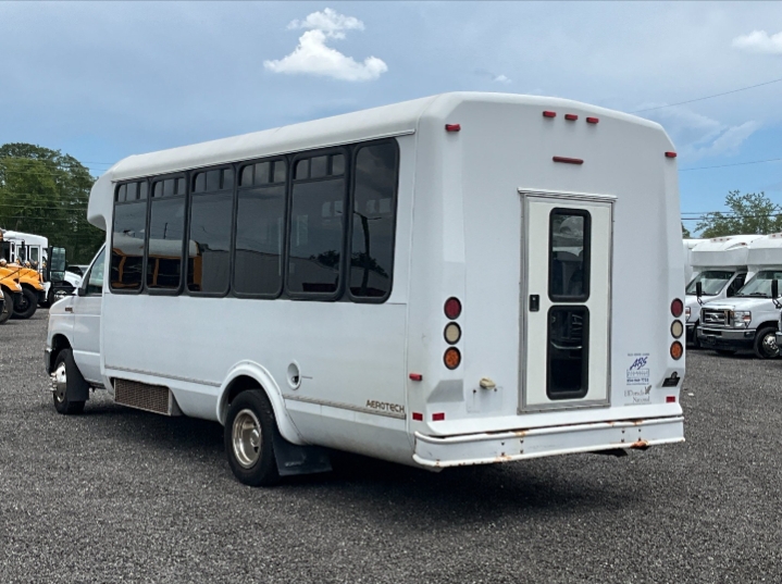 2013 Ford E-450 Shuttle Bus