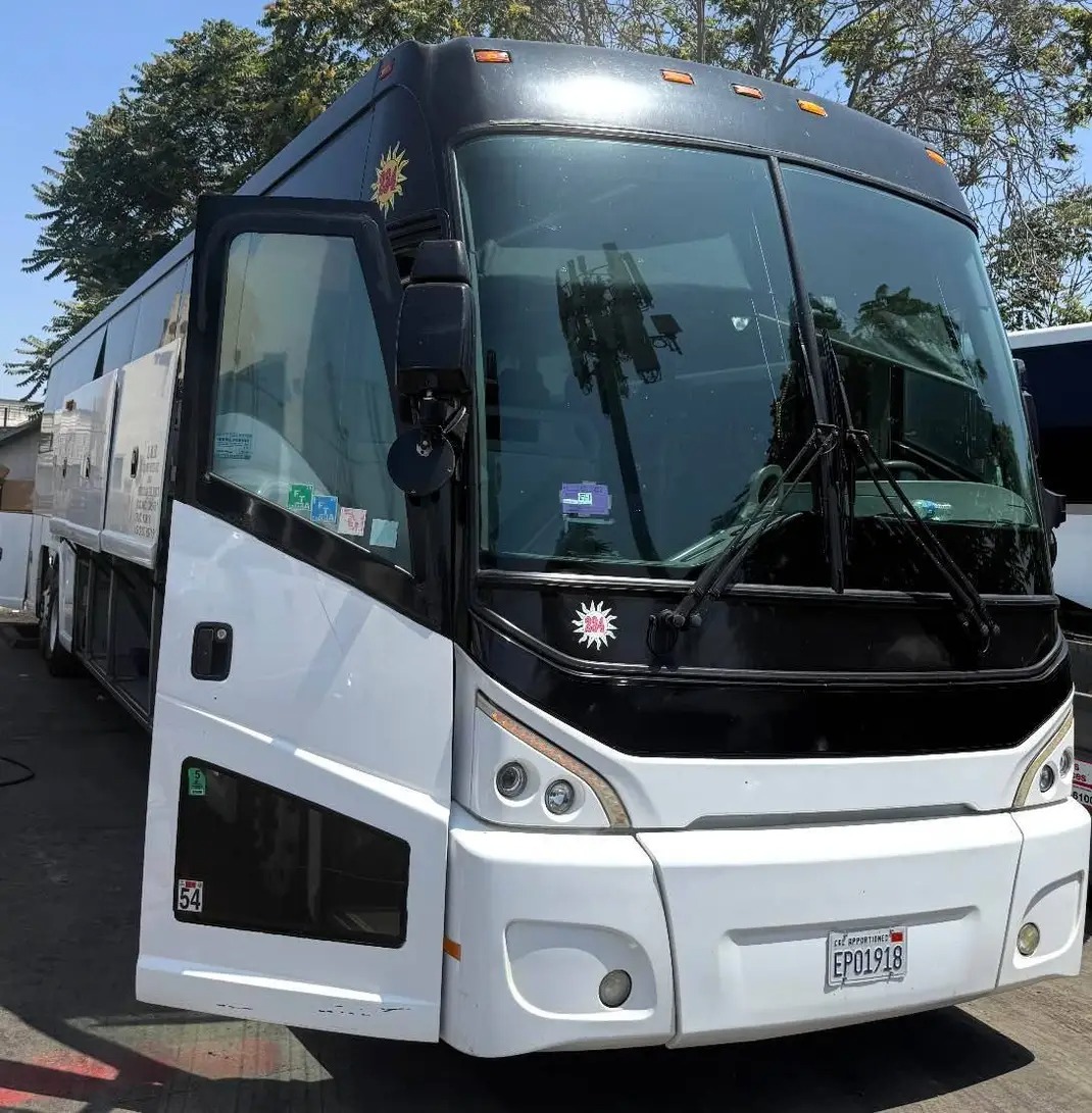 2013 MCI J4500 Motorcoach – Well-Equipped Diesel Coach