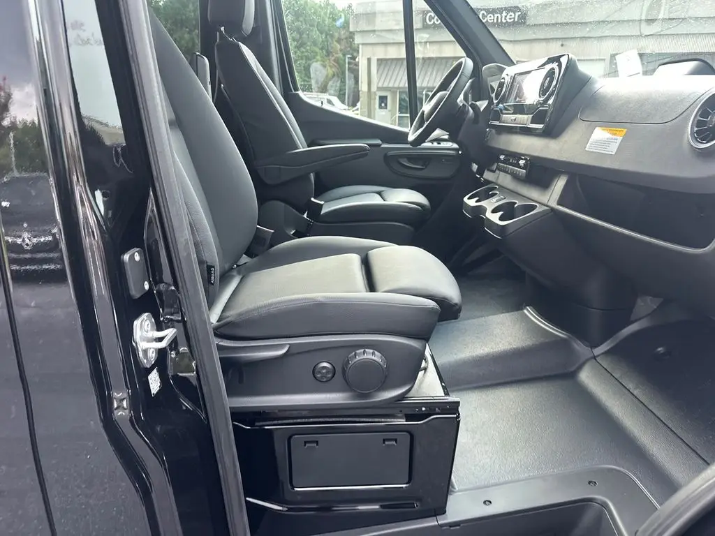 2026 Mercedes-Benz Sprinter 2500 Passenger 170 WB High Roof