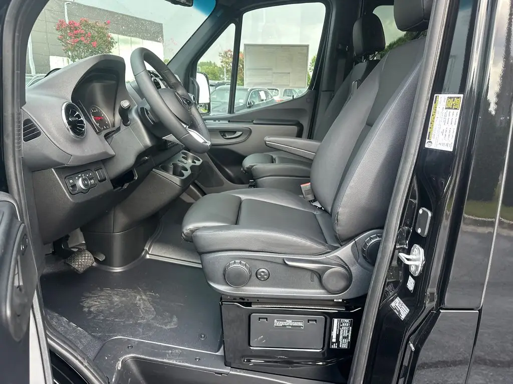 2026 Mercedes-Benz Sprinter 2500 Passenger 170 WB High Roof