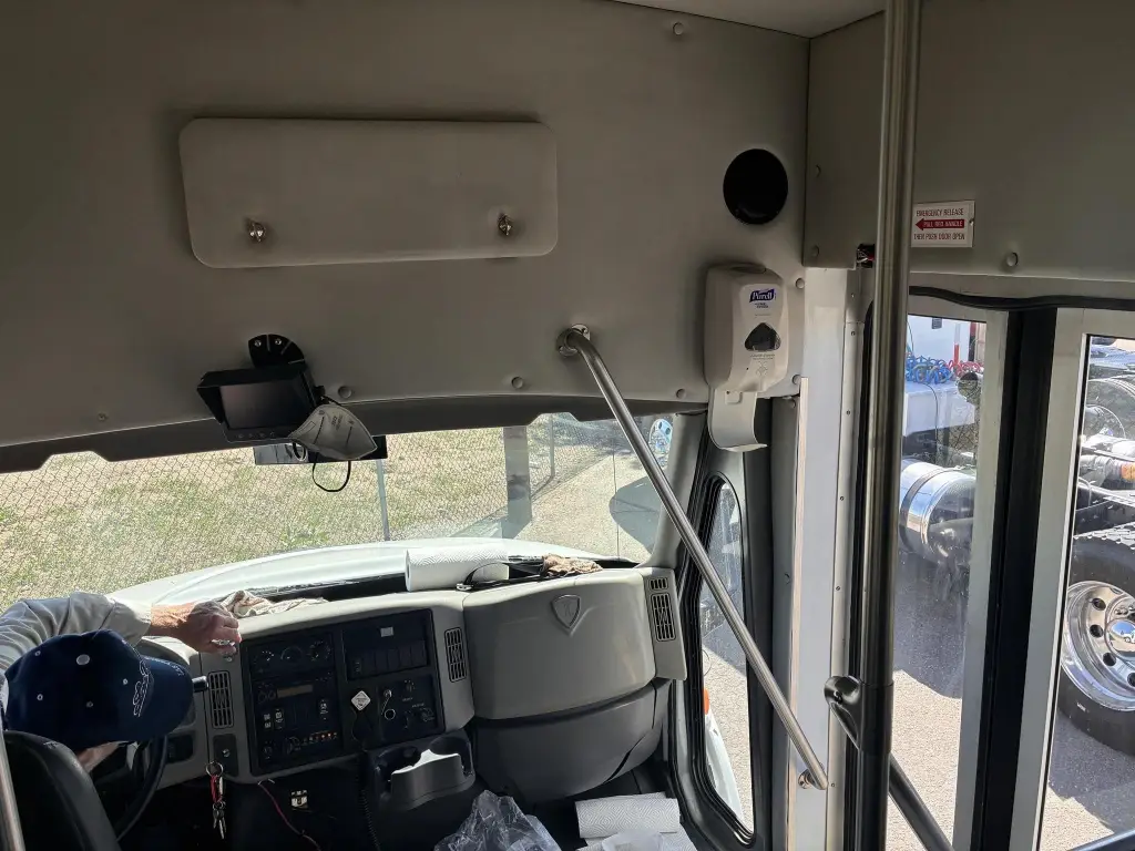 2013 International 3200 Shuttle Bus