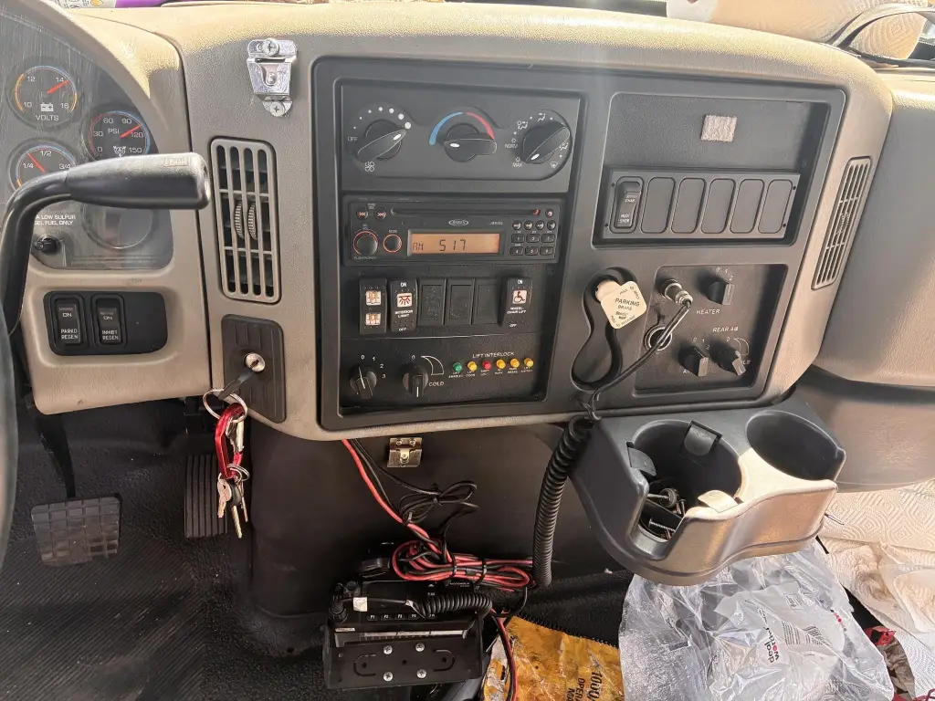 2013 International 3200 Shuttle Bus