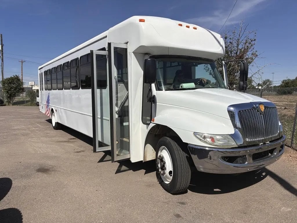 2013 International 3200 Shuttle Bus