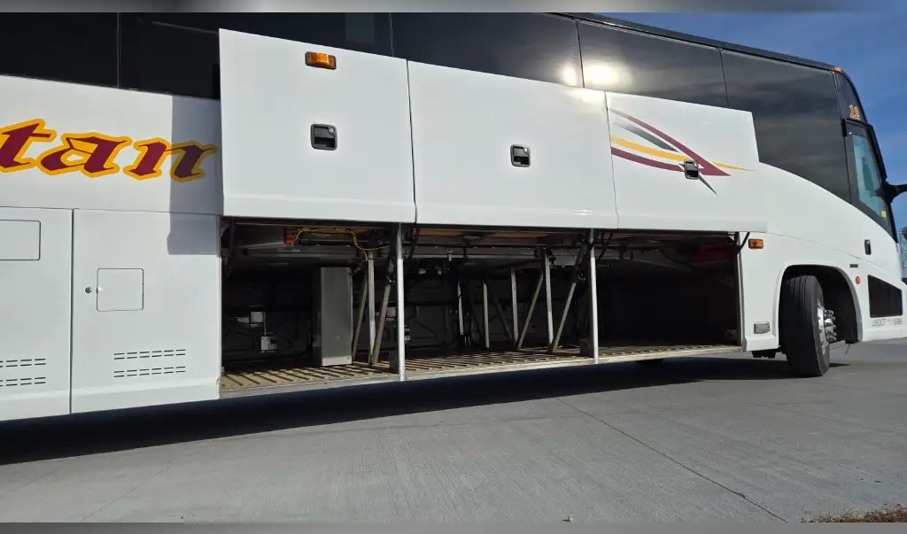 Used 2007 MCI J4500 Bus