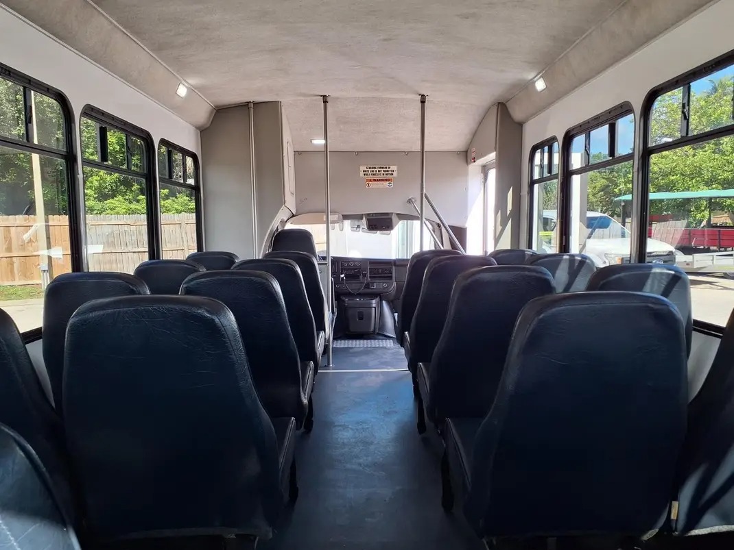 2022 Chevrolet Express 4500 Starcraft 25-Passenger Shuttle Bus