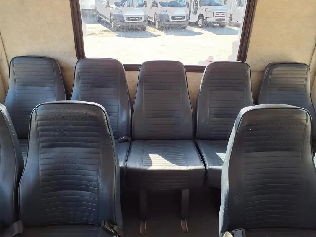 2022 Chevrolet Express 4500 Starcraft 25-Passenger Shuttle Bus