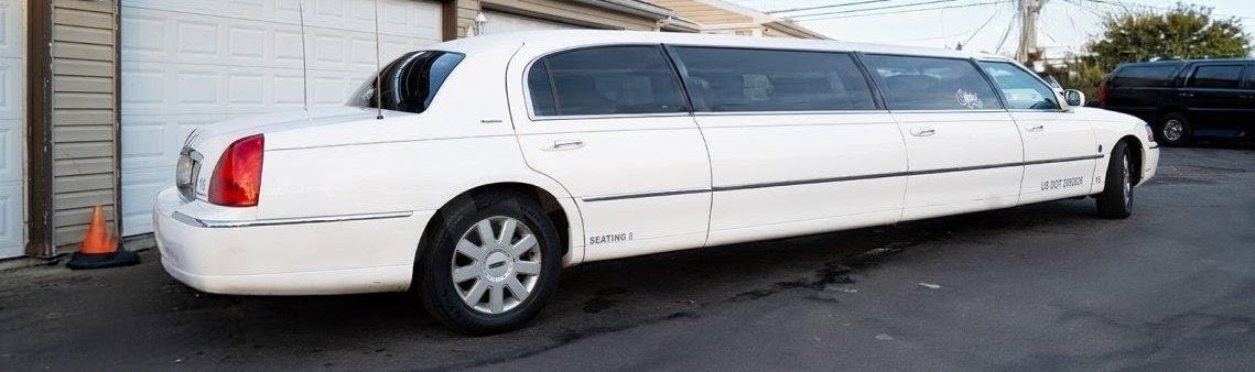 2007 Lincoln Town Car Stretch Limousine