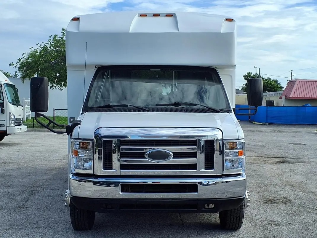 2016 Ford E-350 11-Passenger Shuttle Bus with Wheelchair Lift