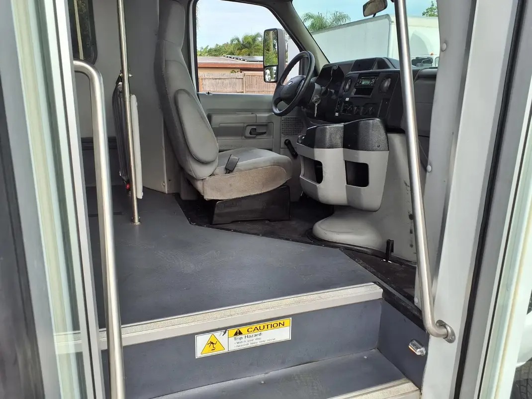 2016 Ford E-350 11-Passenger Shuttle Bus with Wheelchair Lift