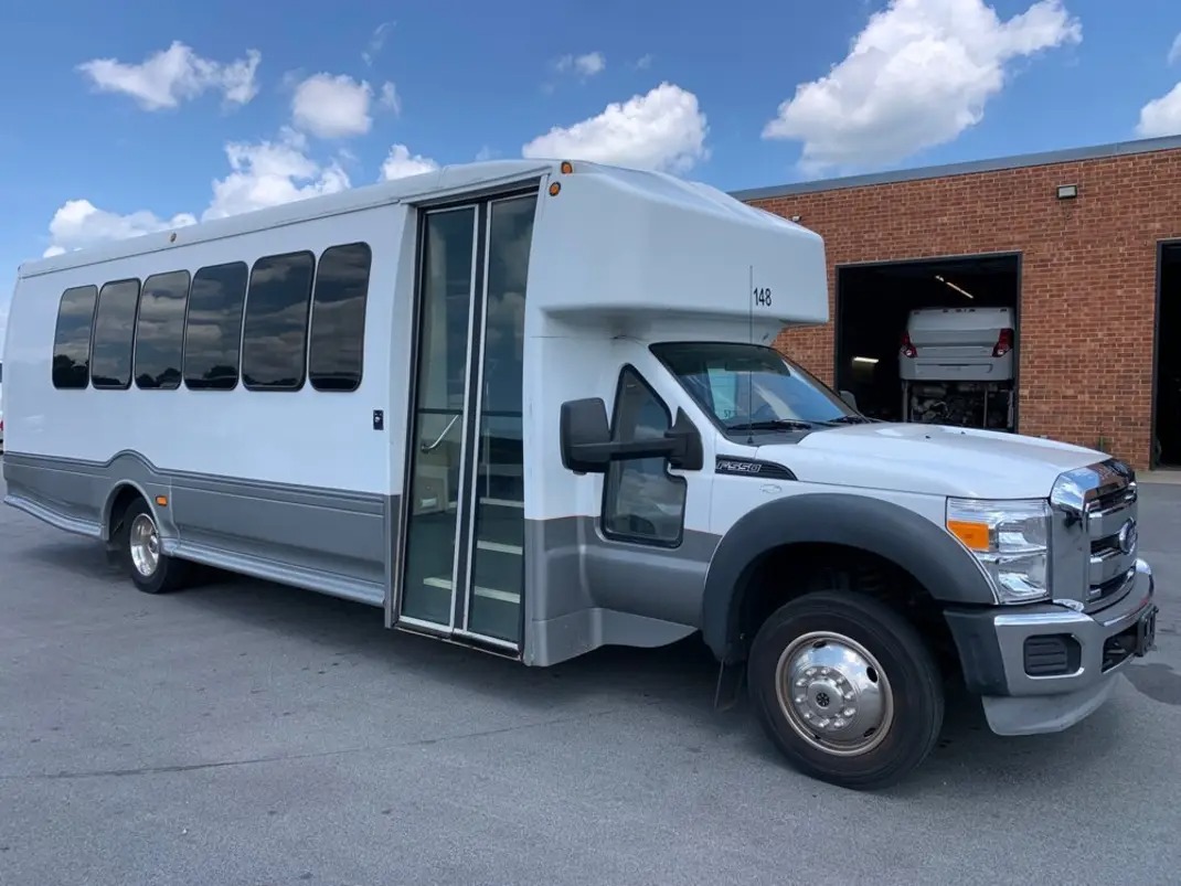 2014 Ford F-550 Odyssey XL – Well-Equipped 25 Passenger Bus