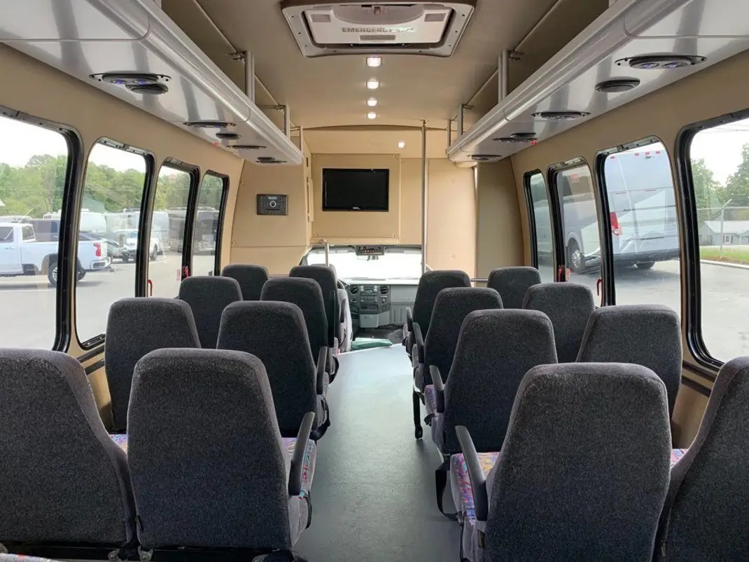 2014 Ford F-550 Odyssey XL – Well-Equipped 25 Passenger Bus