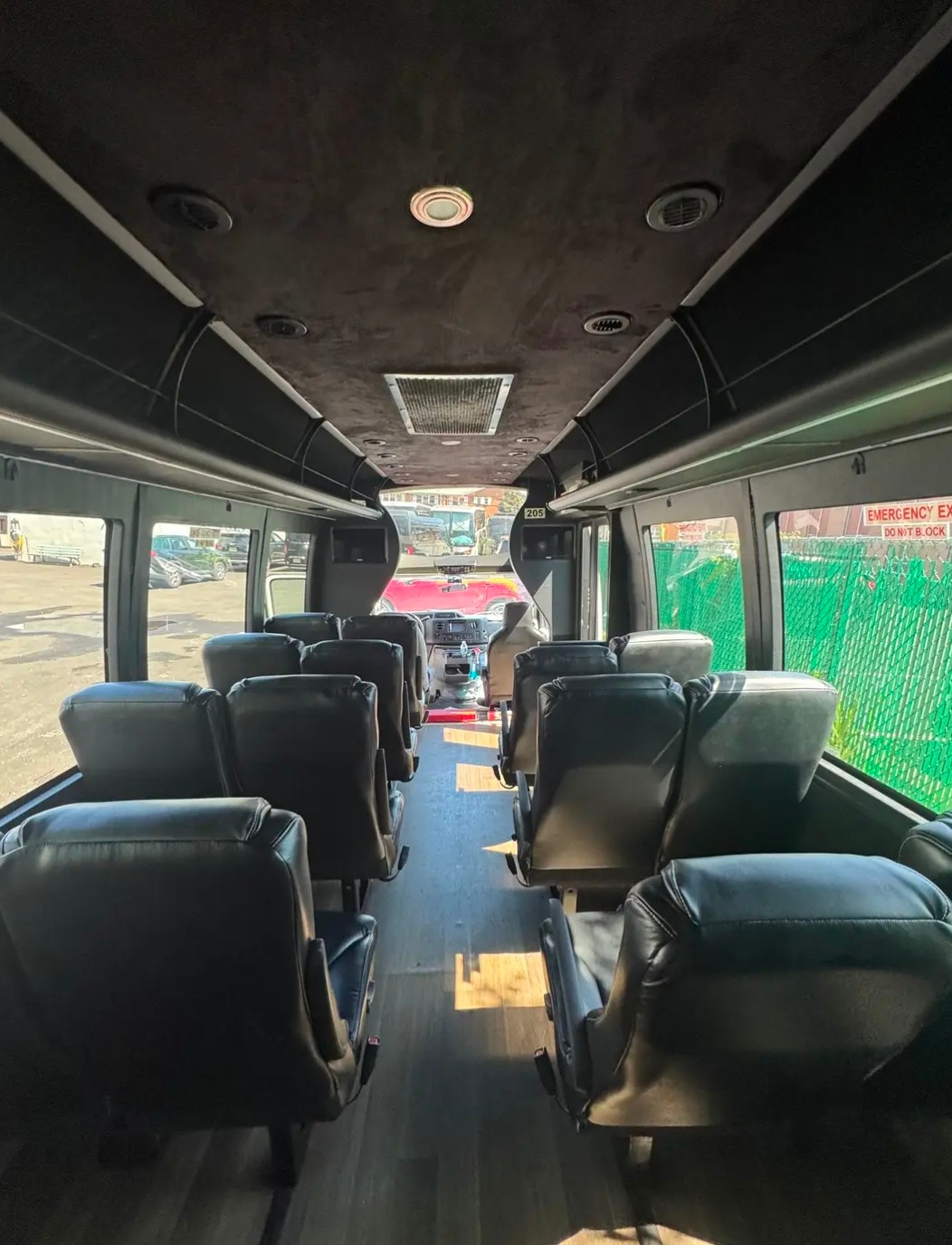 Reliable 24-Passenger 2017 Ford E-450 Shuttle Bus