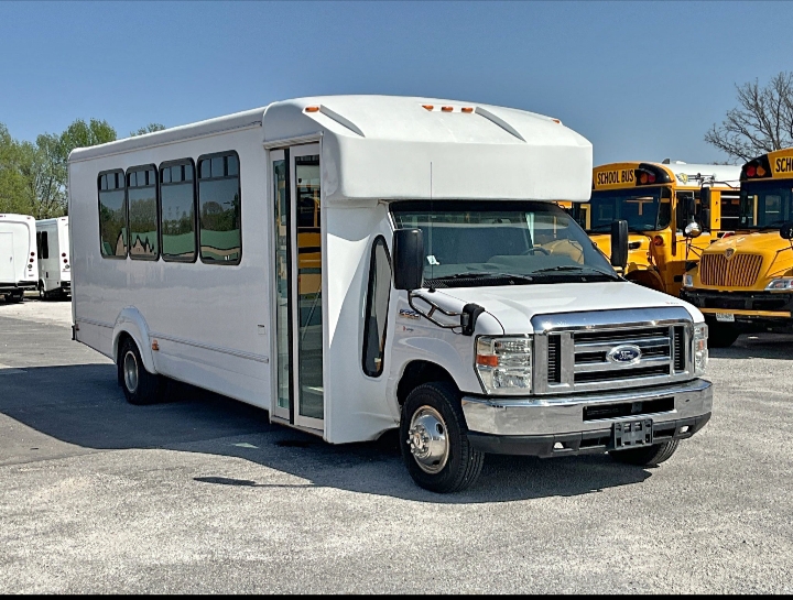 2016 Ford E-450 Shuttle Bus