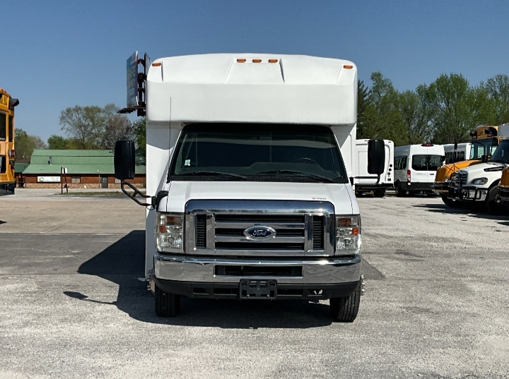 2016 Ford E-450 Shuttle Bus