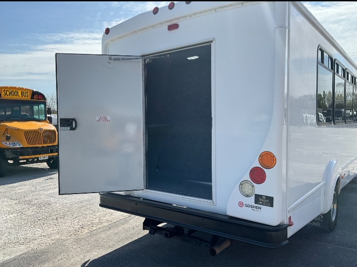 2016 Ford E-450 Shuttle Bus