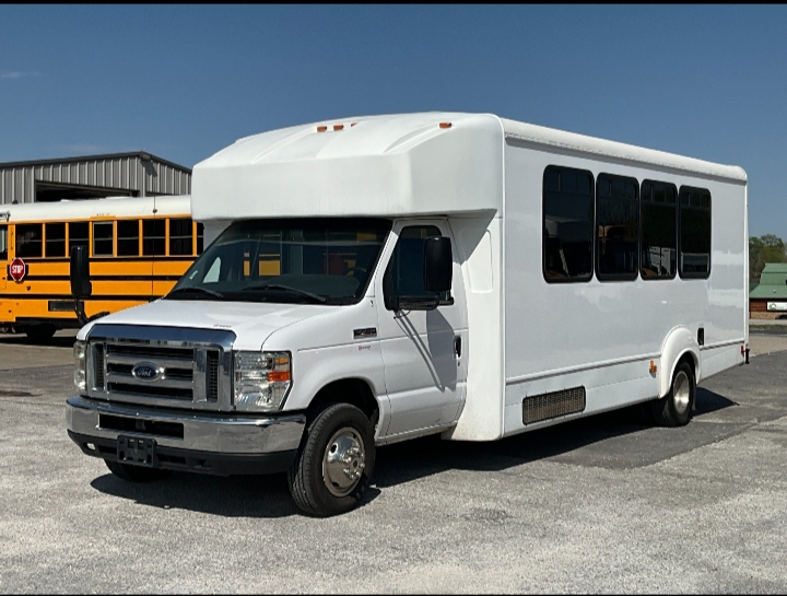2016 Ford E-450 Shuttle Bus