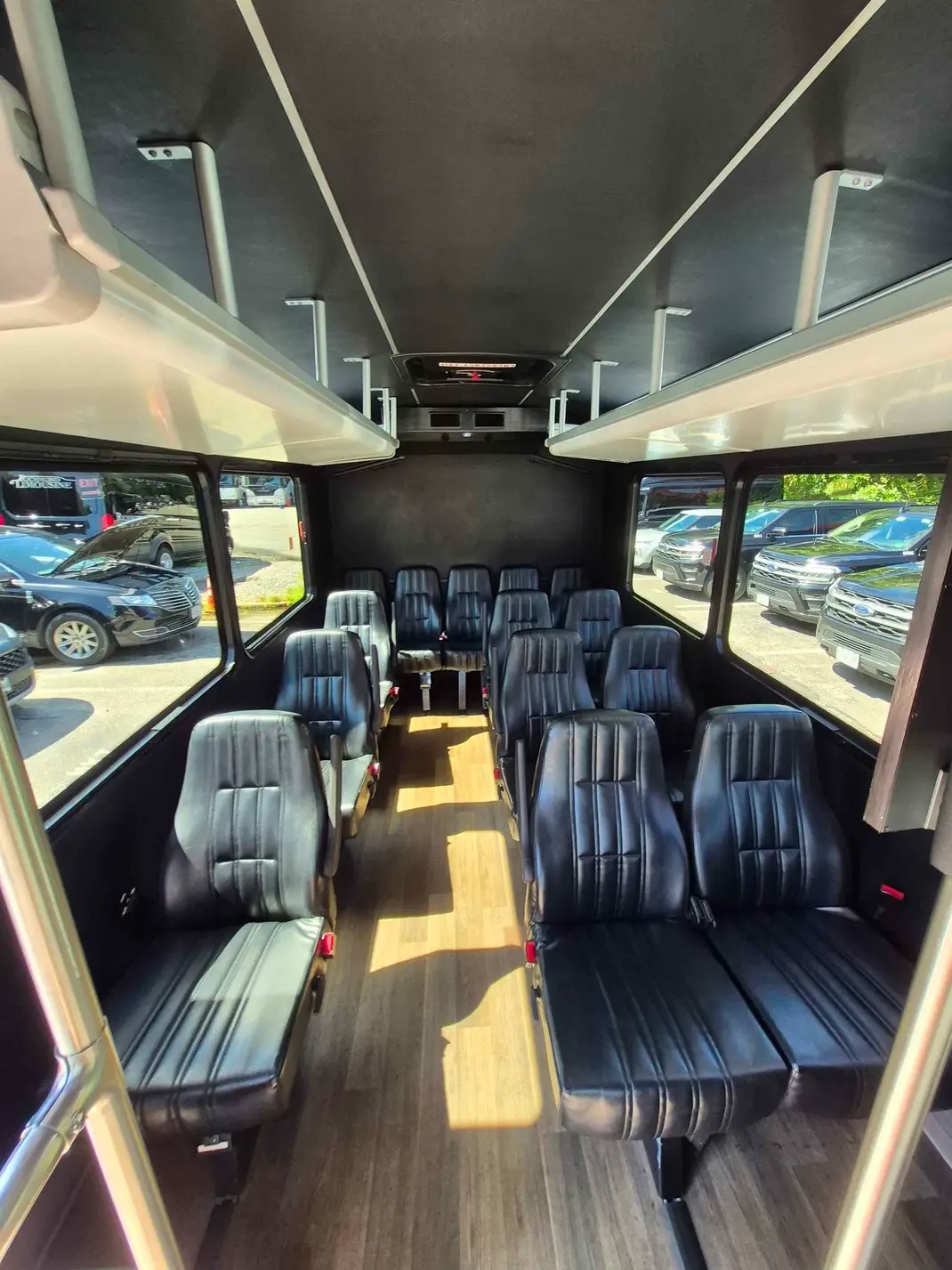 2017 Glaval Ford E-350 – Reliable 14+1 Passenger Shuttle Bus